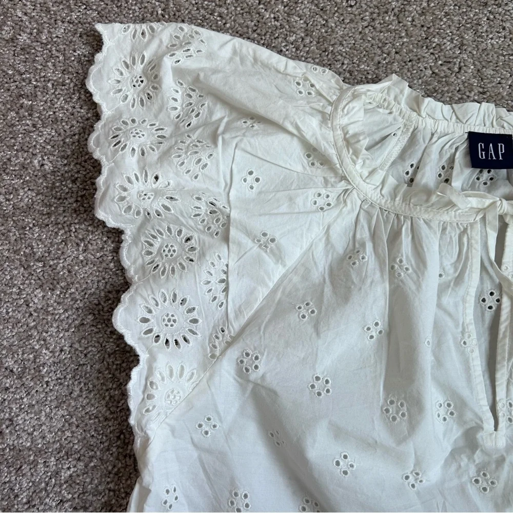 NWT Gap Women’s White Eyelet Flutter Sleeve Boho Blouse Size Extra Small - Picture 4 of 10